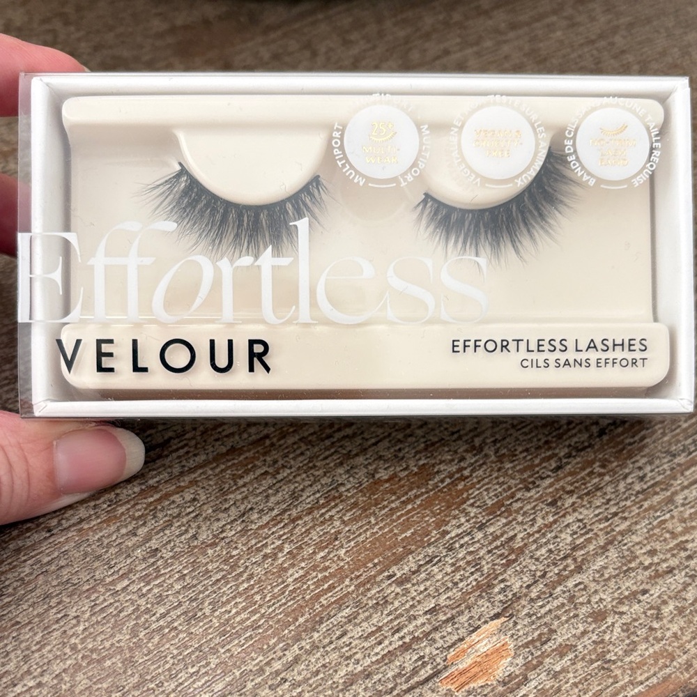 Brand new Velour Effortless Lashes - Black